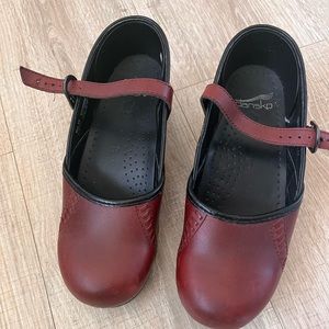 EUC 37 Mary Jane Danskos